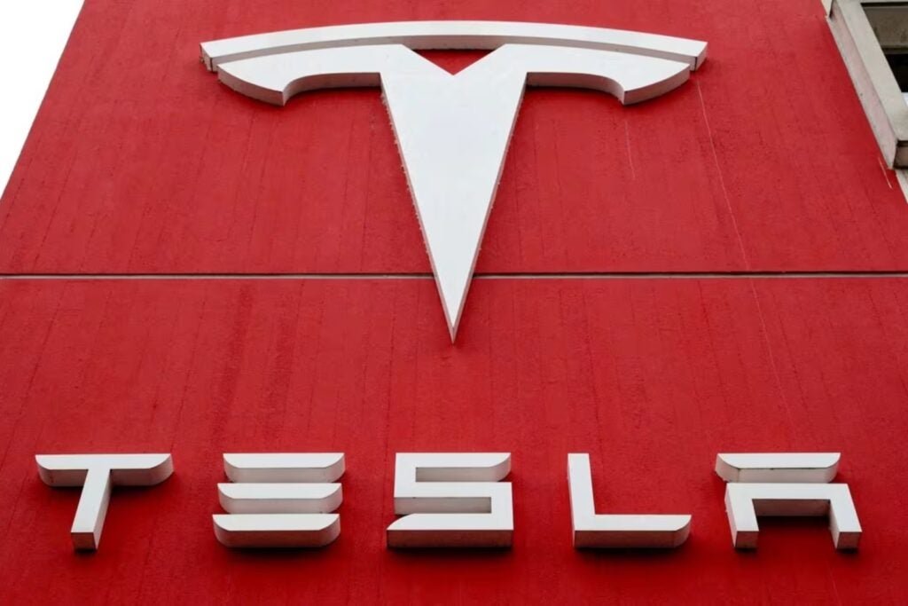 Tesla’s Growth Engine Stuttering? Deliveries Miss Looms As Analyst Questions High Valuation: ‘Looks Vulnerable’ – Tesla (NASDAQ:TSLA)